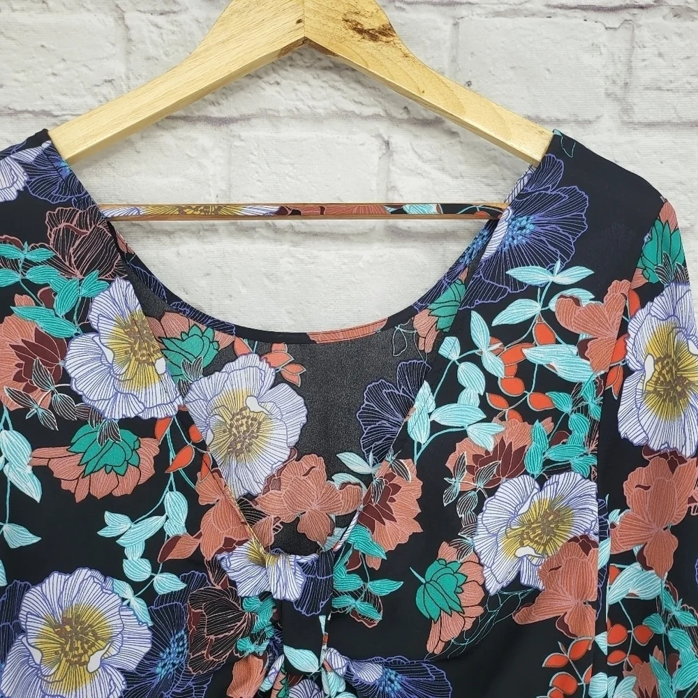 Lily White Floral Knotted Back Bell Sleeve Top Sz M - Picture 6 of 13